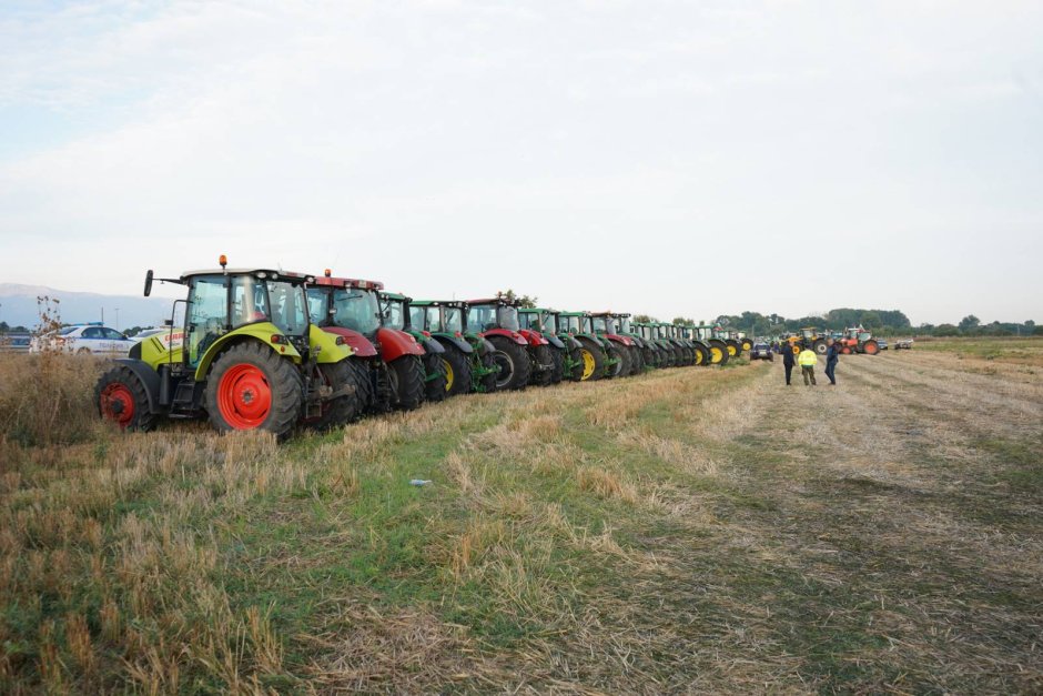Борисов и Пеевски поздравиха правителството за преговорите със земеделците