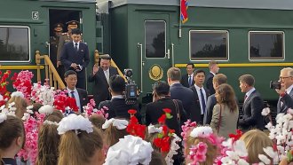 Ким Чен-ун бе дарен във Владивосток с бронирана жилетка и безпилотни самолети
