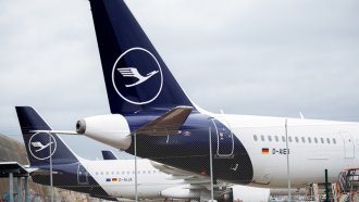 Дрон, забелязан на летището във Франкфурт, предизвика отмяна и закъснения на полети