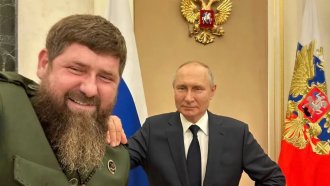 Синът на Кадиров пребива арестант, баща му се гордее, Кремъл мълчи