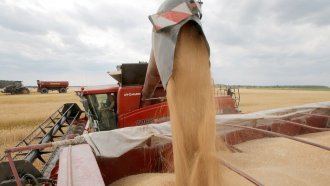 Румъния и Унгария настояват забраната за внос на украинско зърно да бъде удължена до края на годината