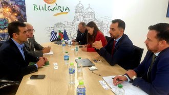 Разговори в Солун за инвестиции във ВЕИ, батерии за ток и индустриални зони