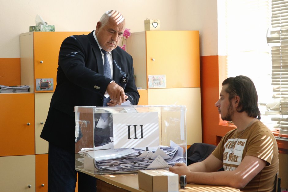 Бойко Борисов гласува на местните избори, сн. БГНЕС
