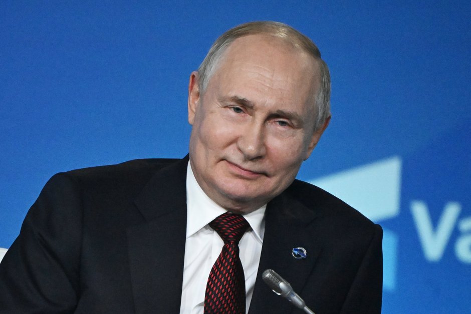 Владимир Путин произнесе реч на годишната среща на международния дискусионен клуб "Валдай" в Сочи, Русия, на 5 октомври 2023 г. Снимка: ЕПА/БГНЕС