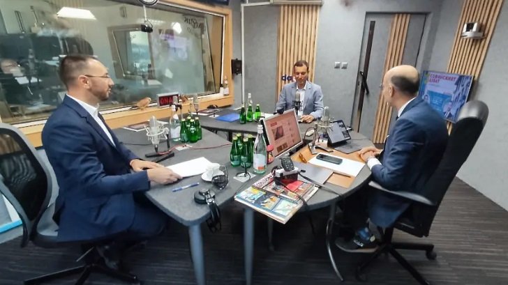 Кадър от дебата между Васил Терзиев и Антон Хекимян по Дарик радио. Снимка: Дарик радио