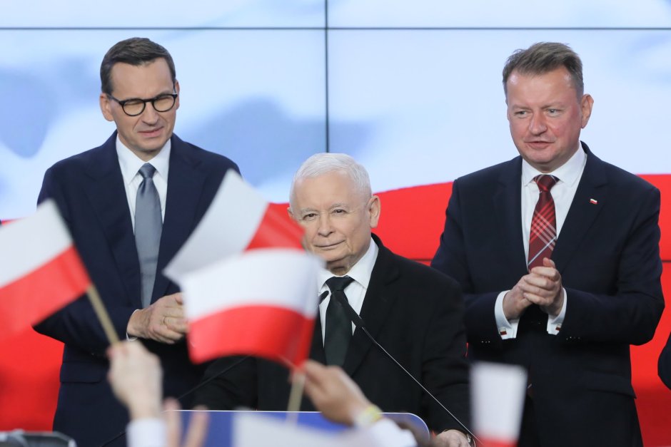 Лидерът на ПиС Ярослав Качински и министър председателят Матеуш Моравецки (ляво), Сн. ЕПА/БГНЕС