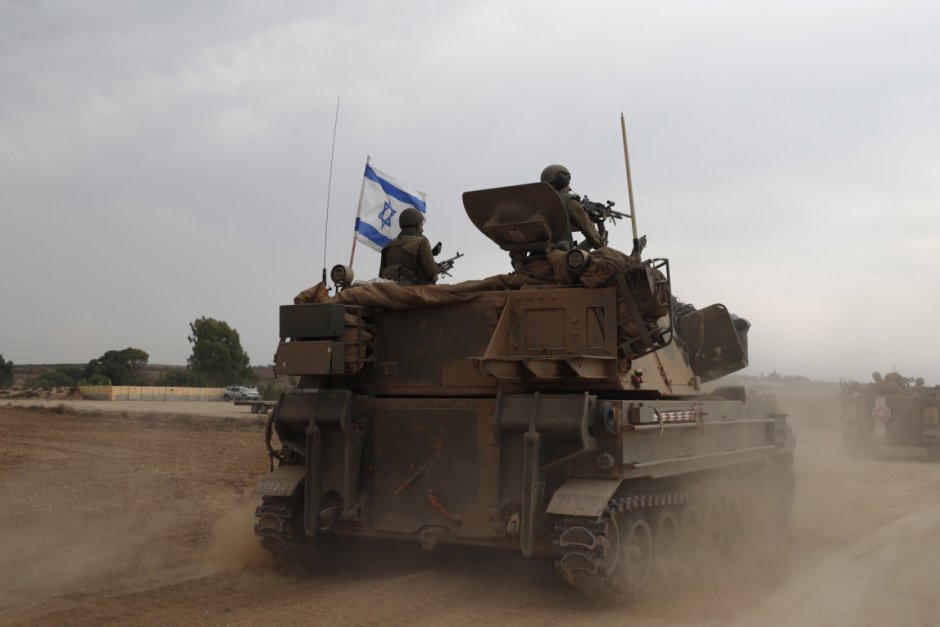 Израелската армия е готова за операция в Газа, но политиците може и да я отменят