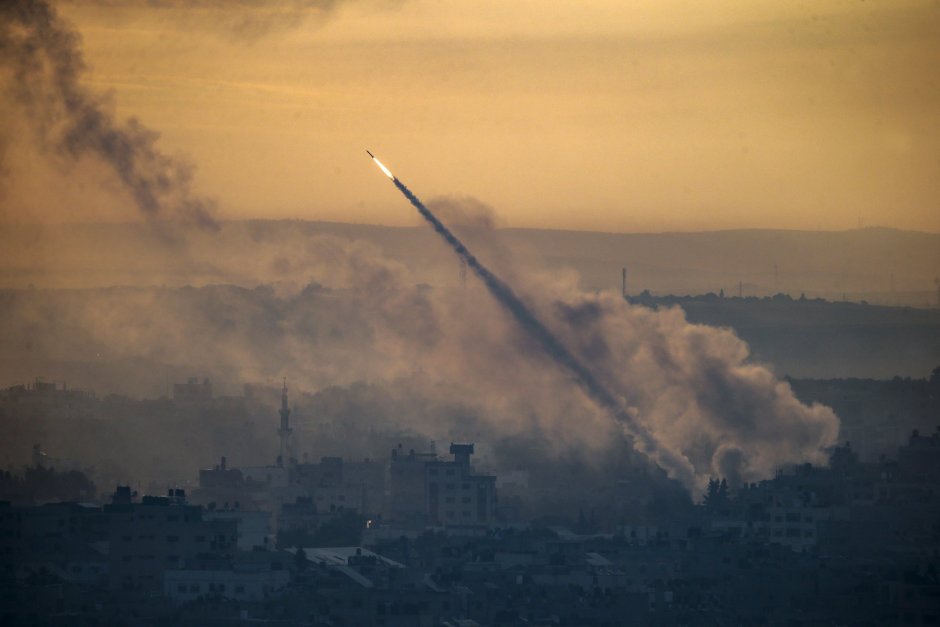 Въоръженото крило на палестинското ислямистко движение "Хамас" изстреля в събота сутринта стотици ракети по Израел от ивицата Газа, обявявайки началото на "военна операция". Сн. ЕПА/БГНЕС