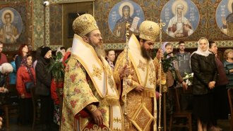 Десетки миряни се помолиха за здраве на Патриарх Неофит