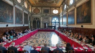 Венецианската комисия подкрепи орязването на властта на президента