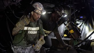 Световната въглищна индустрия оставя милион души без работа до 2050 г.