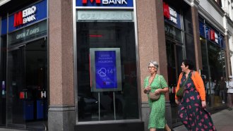 Акциите на британската "Метро Банк" се сринаха