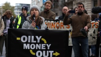 Екоактивистката Грета Тунберг е задържана от полицията в Лондон