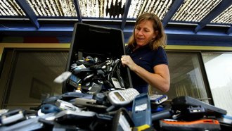 Парични стимули за връщане на стари лаптопи и мобилни телефони, предвижда ЕК