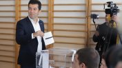 Кирил Петков: Гласувайте като машини, въпреки че използвате хартия
