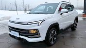 Москва прикани държавните служители да купуват руски лади и китайски автомобили