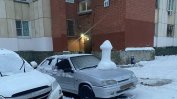 Жителите на Екатеринбург вече седмица ваят пениси от сняг. Кметството негодува (снимки, видео)