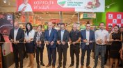 "Кауфланд" откри хипермаркет в София със знакови предмети на Христо Стоичков