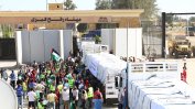 Първите камиони с хуманитарна помощ влязоха в Газа