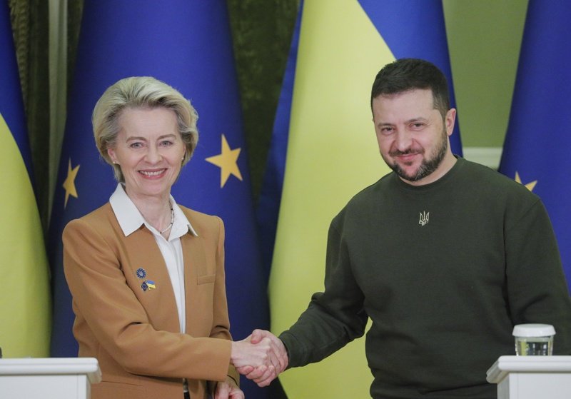 Председателката на ЕК Урсула фон дер Лайен и украинският президент володимир Зеленски