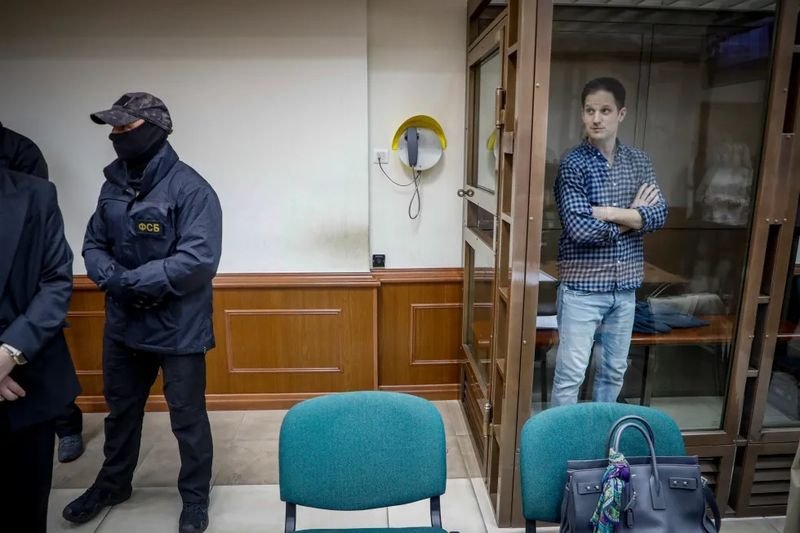 Руски съд удължи с още два месеца задържането на кореспондент на "Уолстрийт джърнъл"