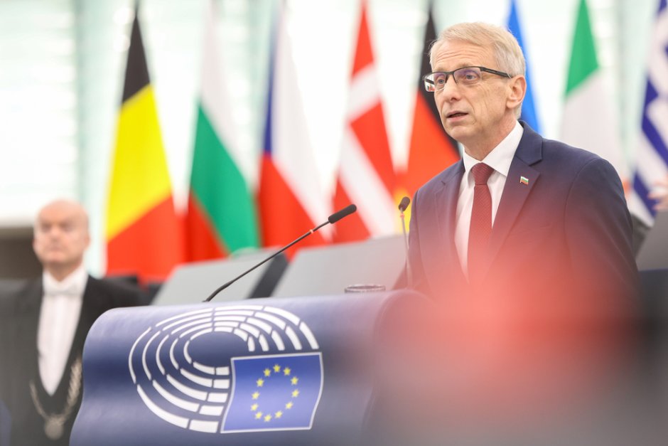 Николай Денков говори пред Европейския парламент