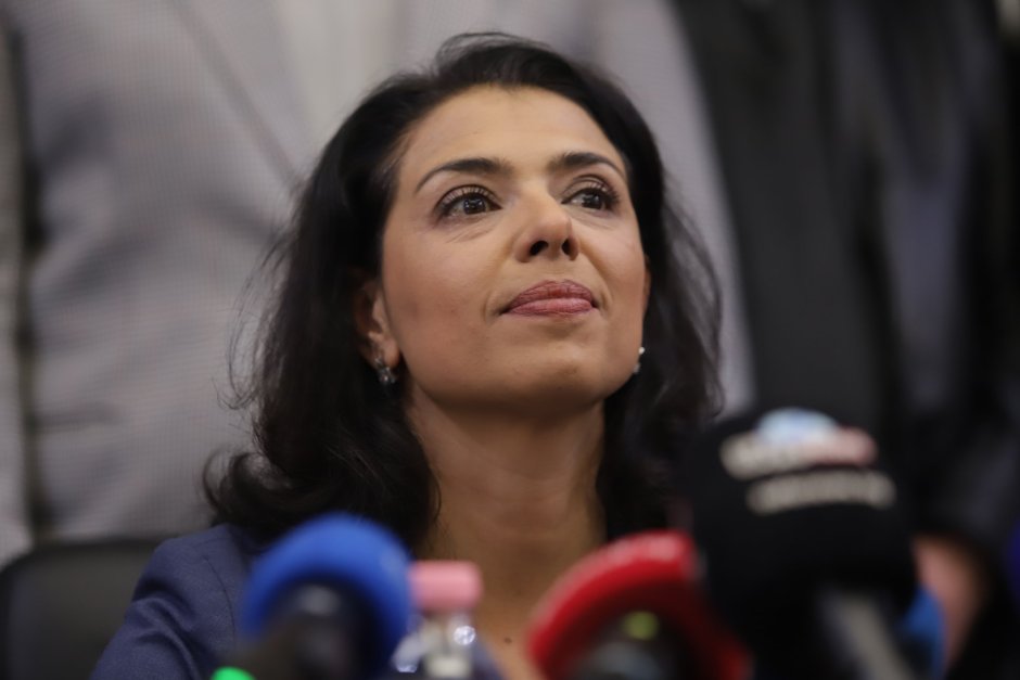 БСП започна да се разграничава от кандидата си за кмет за София Ваня Григорова. Сн. БГНЕС