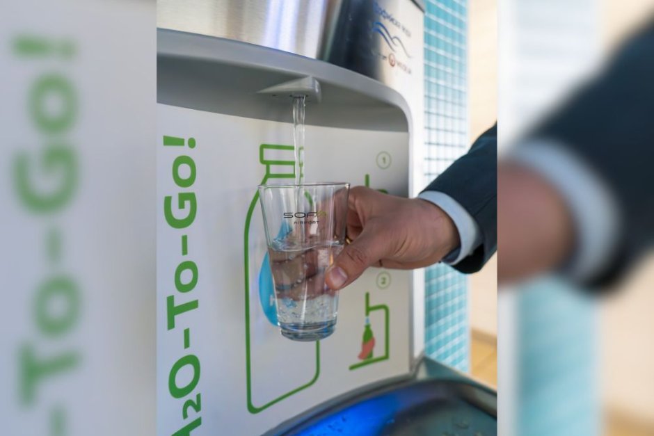 На пътниците на софийското летище вече не се налага непременно да си купуват вода, сн. Софийска вода