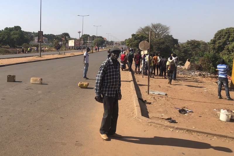 Улиците на Конакри след последния атентат, снимка ЕПА/БГНЕС