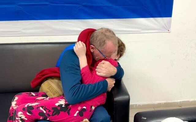 Сред освободените вчера заложници е Емили Хенд, която навърши 9 години, докато беше в плен на "Хамас". Баща й обеща да й организира "най-голямото парти по случай рождения ден". Снимка: Израелски сили за отбрана