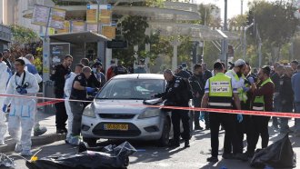 Трима убити и 16 ранени при стрелба на автобусна спирка в Йерусалим