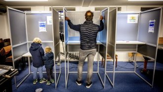 Нидерландия гласува за нов парламент