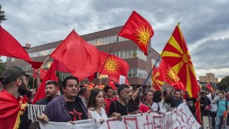Франция оказва натиск Северна Македония да вкара българите в конституцията си