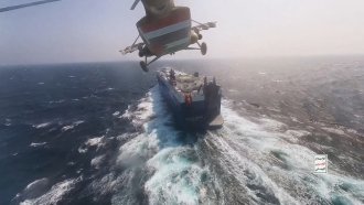 Американски военен кораб е спасил три търговски кораба в Червено море
