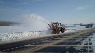 Област Бургас остана без зимно почистване, блокаж с пътните договори