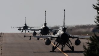 САЩ нанесоха въздушни удари върху подкрепяни от Иран цели в Ирак