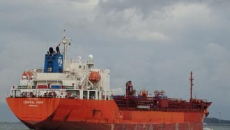 САЩ освободиха един от отвлечените танкери и задържаха похитителите (обновена)