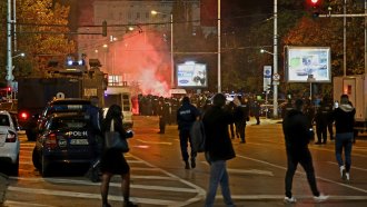 Мирният протест срещу Боби Михайлов подпали центъра на София