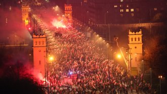 Десетки хиляди в шествие на полската крайна десница по повод независимостта на Полша