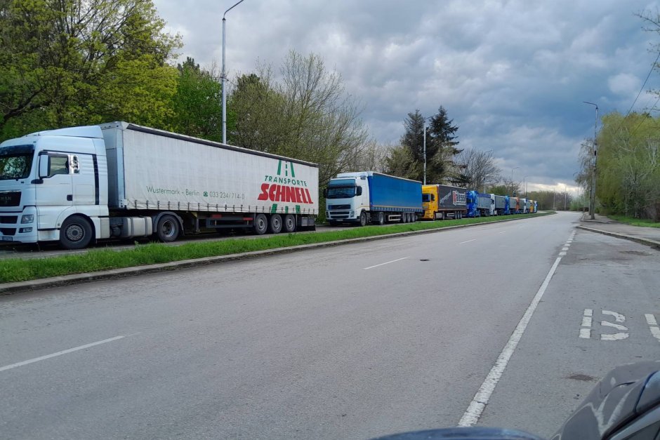 Словашките превозвачи подновяват блокадата на границата с Украйна