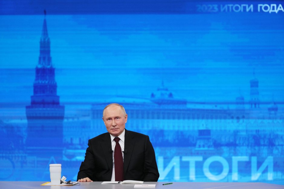 Руският президент Владимир Путин отговаря на граждани и журналисти Сн. ЕПА/БГНЕС