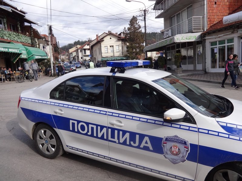 Патрул на сръбската полиция в Босилеград