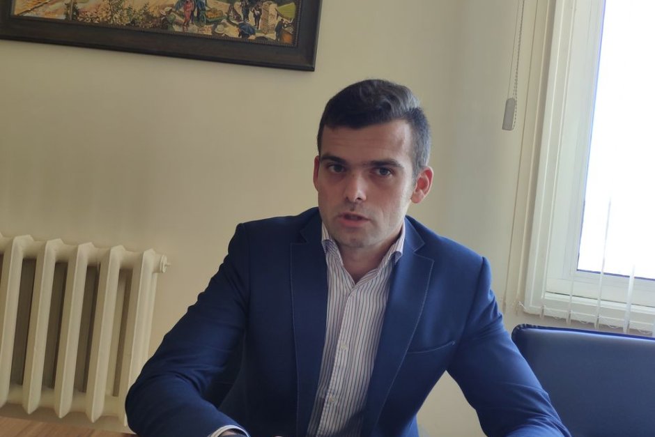 Христо Копаранов е адвокат по конкурентно право, бил е и служител на КЗК, сн. Mediapool