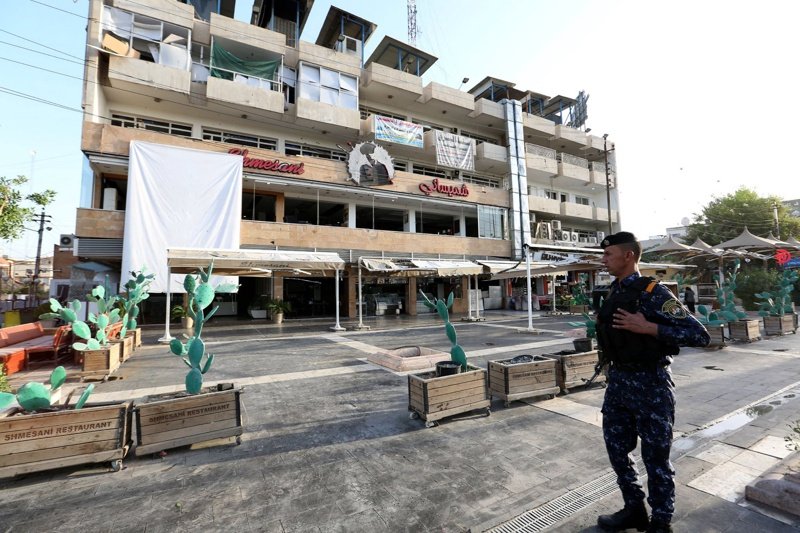 Най-малко три ракети са били изстреляни към американското посолство в Багдад