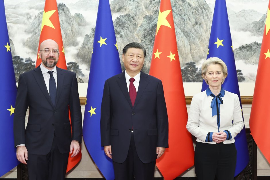 Урсула фон дер Лайен и Шарл Мишел с китайския президент Си Цзинпин, Сн. ЕПА/БГНЕС