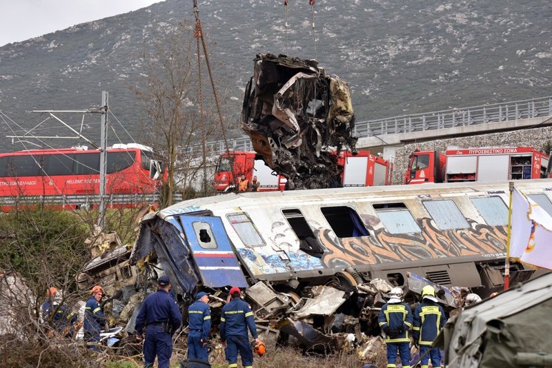 Неприключено изпълнение на европейски проект за сигнализация на жп мрежата в Гърция е една от причините за тежката катастрофа, която отне живота на десетки души Сн. ЕПА/БГНЕС