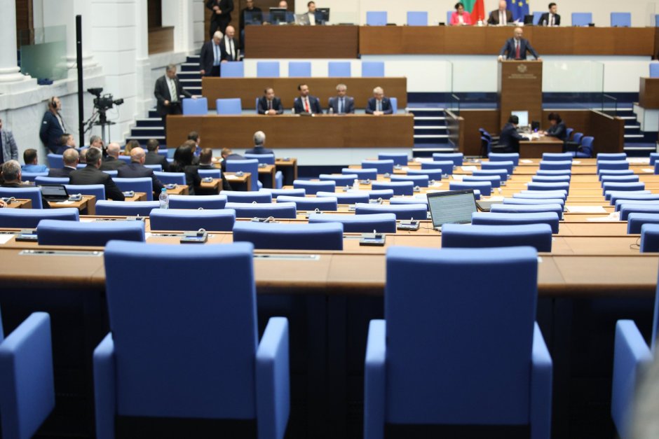 На извънредно заседание депутатите гласуват окончателно промени в данъчните закони
