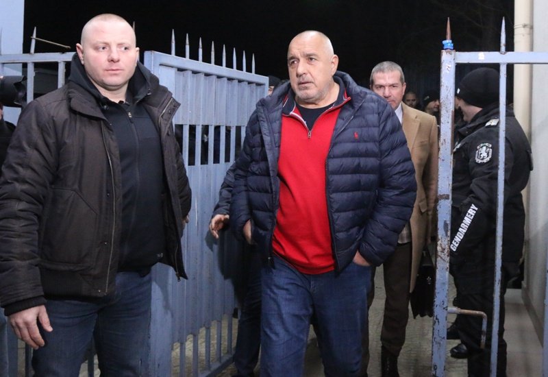 Бойко Борисов при освобождаването му от ареста. Снимка: БГНЕС