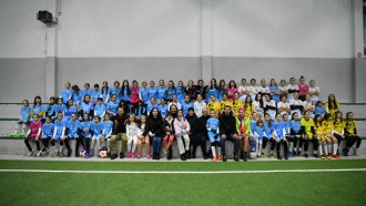 Момичешки отбор по футбол в Косово "бележи гол" срещу етническата нетърпимост