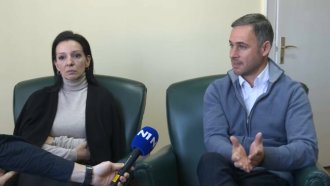 Гладната стачка на сръбски депутати заради изборни измами се разраства